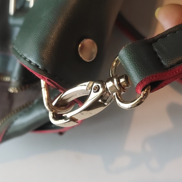 Authentic Discoat bag dark polo green colour heavy quality plus very unique look - Picture 12 of 12